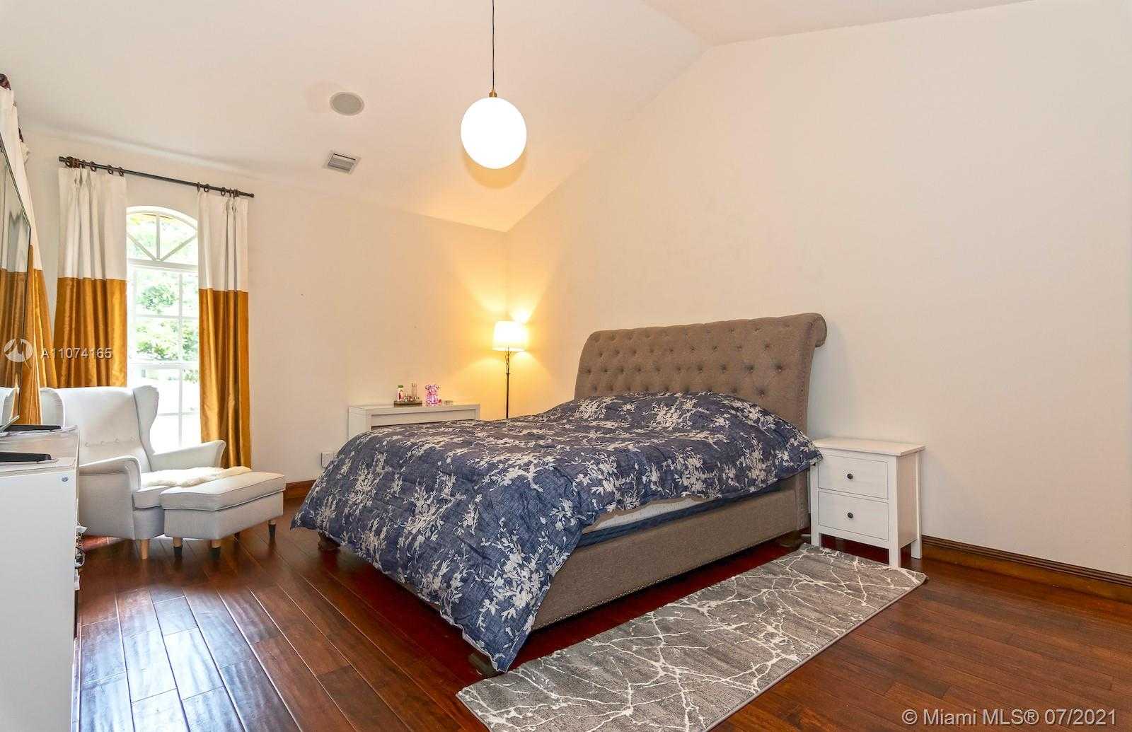 Small Image of 11007 GRIFFING BLVD, Biscayne Park Number 33