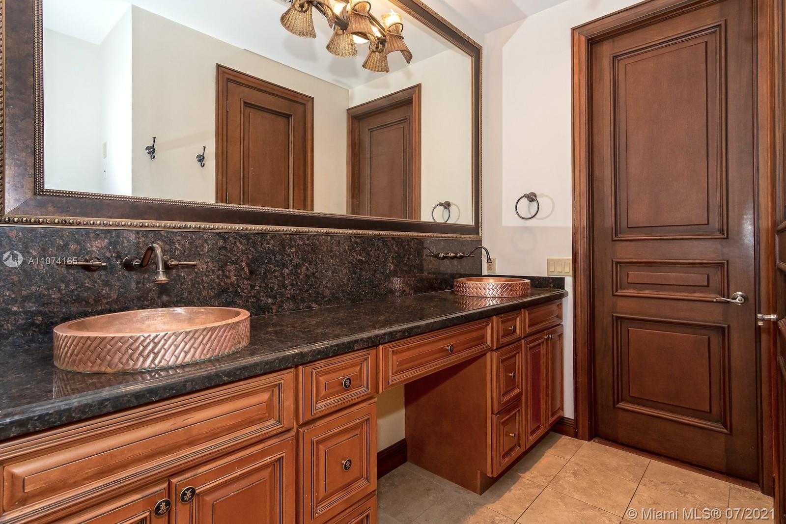Small Image of 11007 GRIFFING BLVD, Biscayne Park Number 37