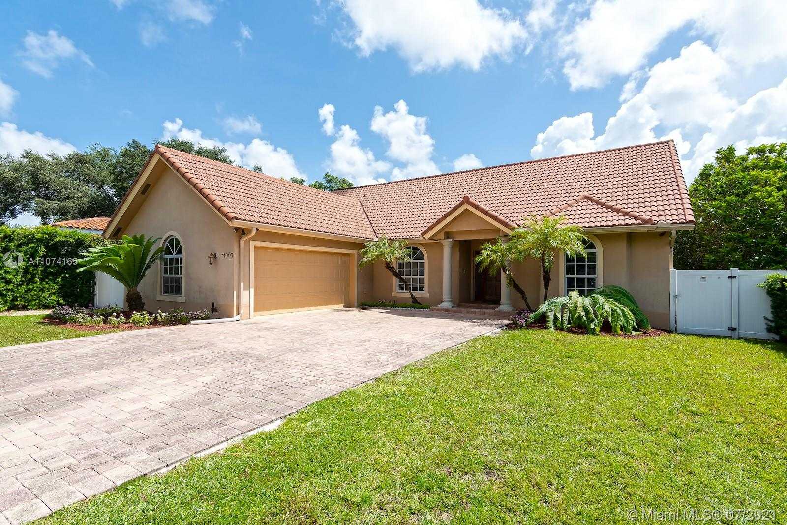 Small Image of 11007 GRIFFING BLVD, Biscayne Park Number 4