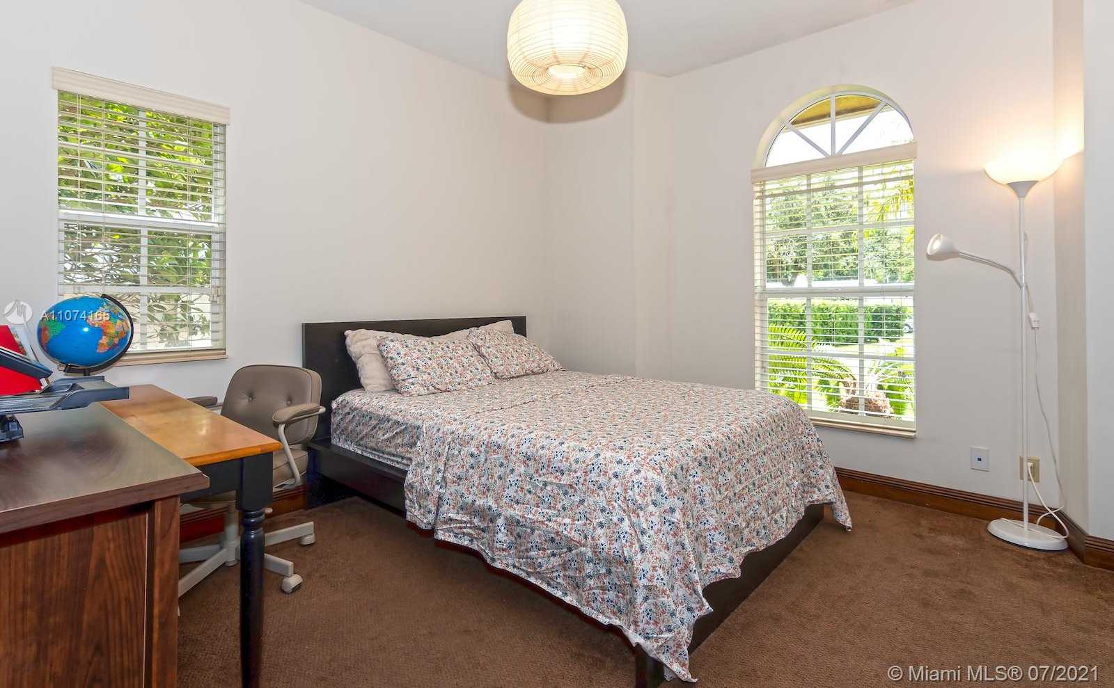 Small Image of 11007 GRIFFING BLVD, Biscayne Park Number 40