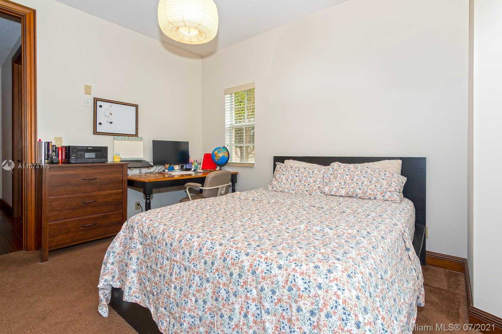 Small Image of 11007 GRIFFING BLVD, Biscayne Park Number 41