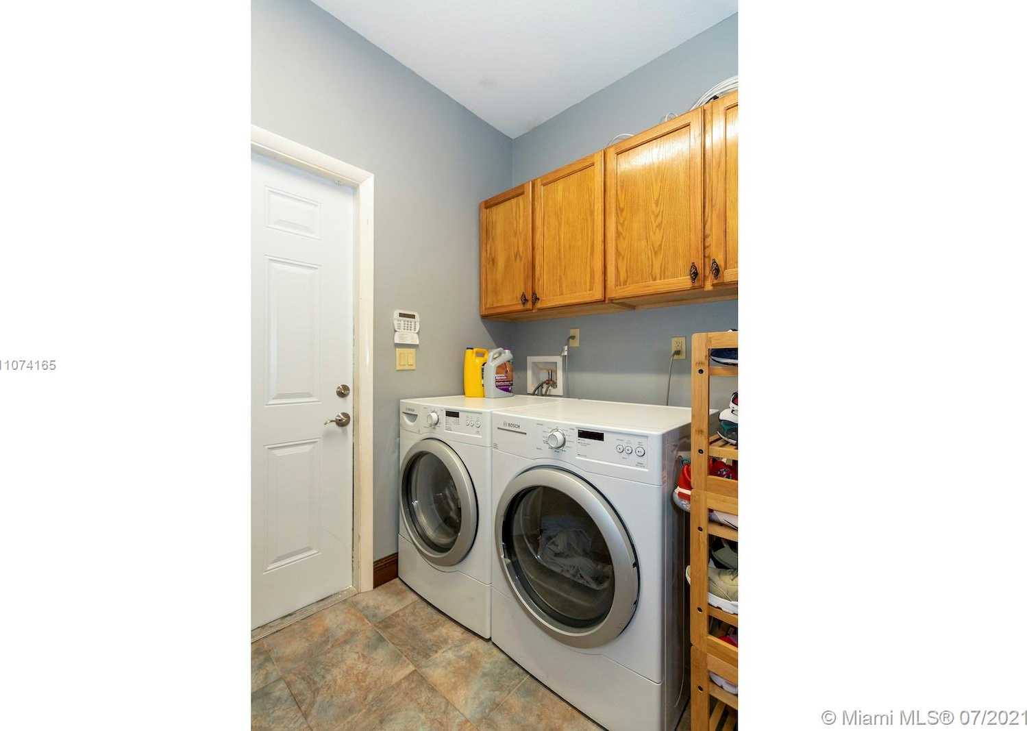 Small Image of 11007 GRIFFING BLVD, Biscayne Park Number 47