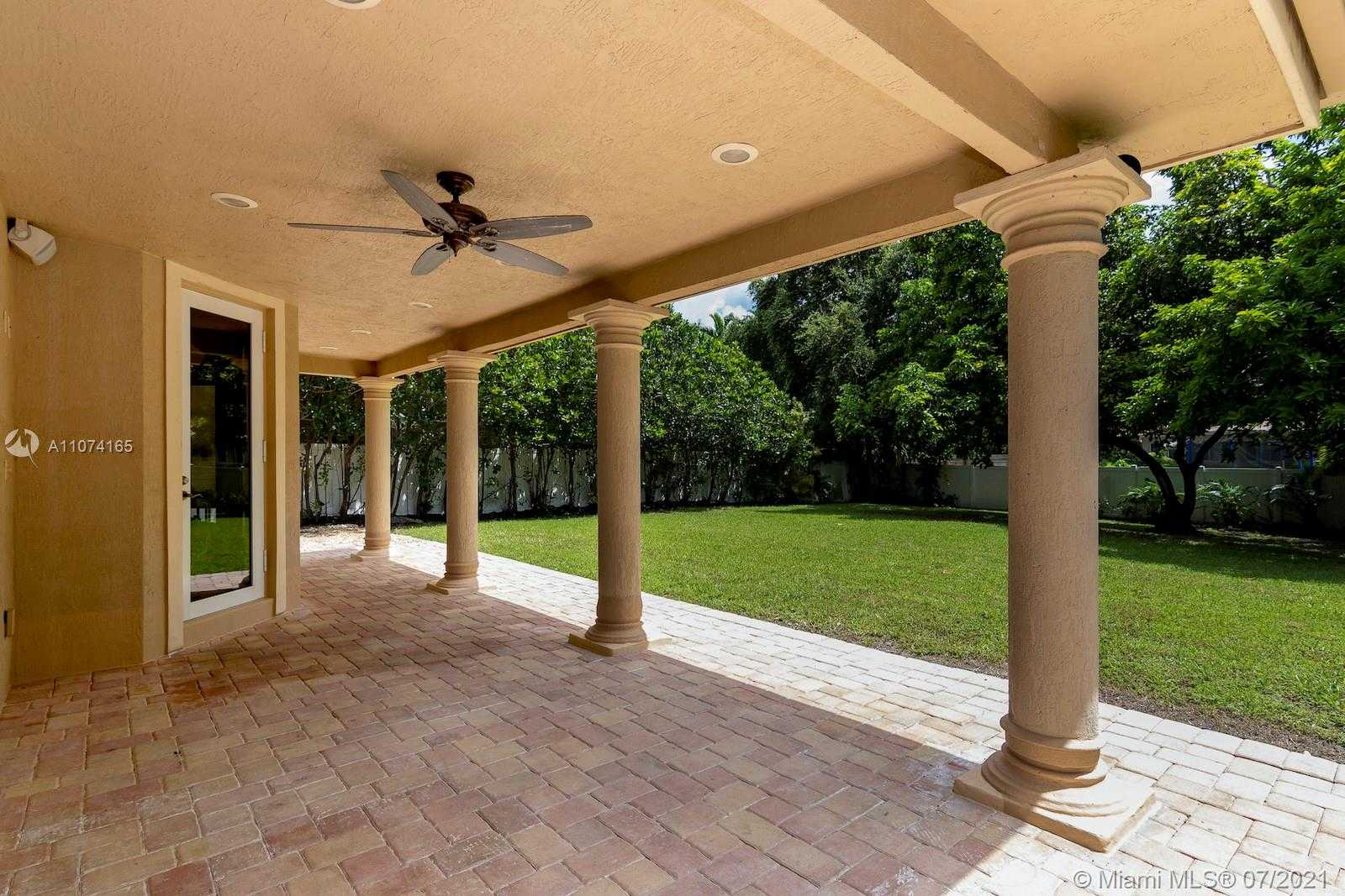 Small Image of 11007 GRIFFING BLVD, Biscayne Park Number 49