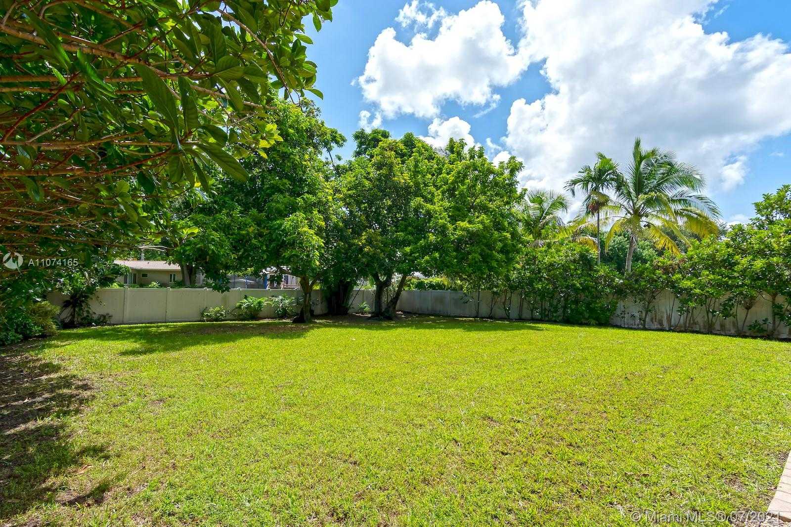 Small Image of 11007 GRIFFING BLVD, Biscayne Park Number 54