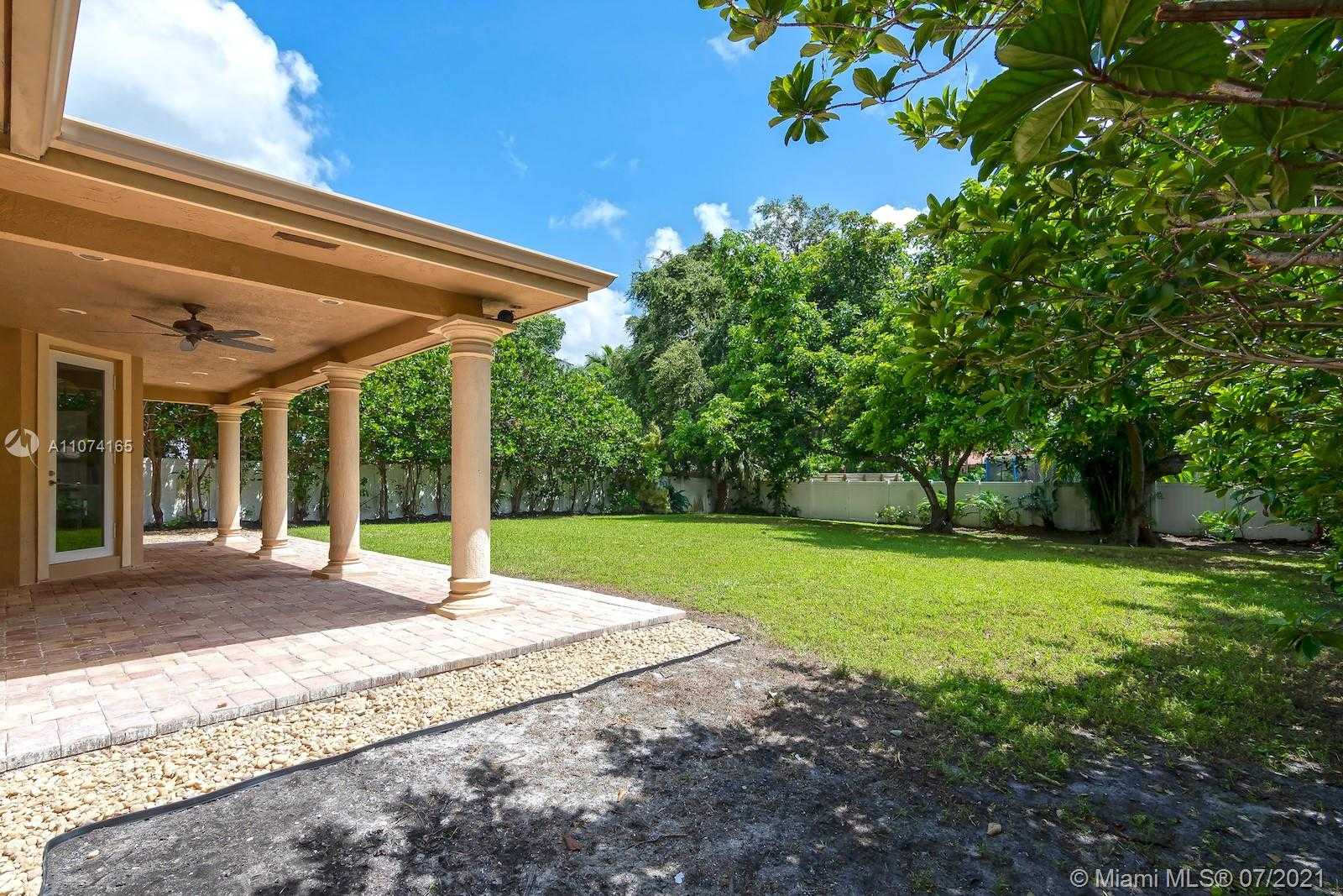 Small Image of 11007 GRIFFING BLVD, Biscayne Park Number 56