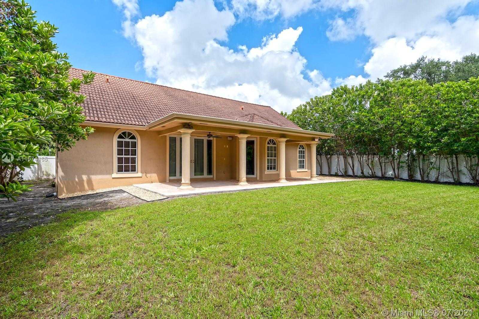 Small Image of 11007 GRIFFING BLVD, Biscayne Park Number 58