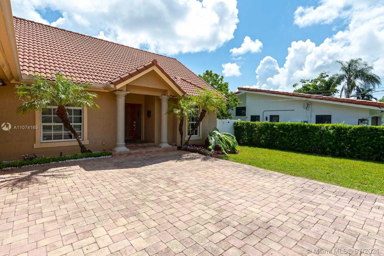 Small Image of 11007 GRIFFING BLVD, Biscayne Park Number 7