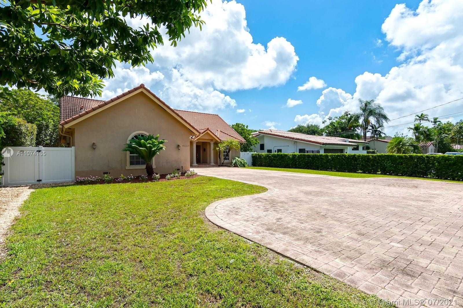 Small Image of 11007 GRIFFING BLVD, Biscayne Park Number 8