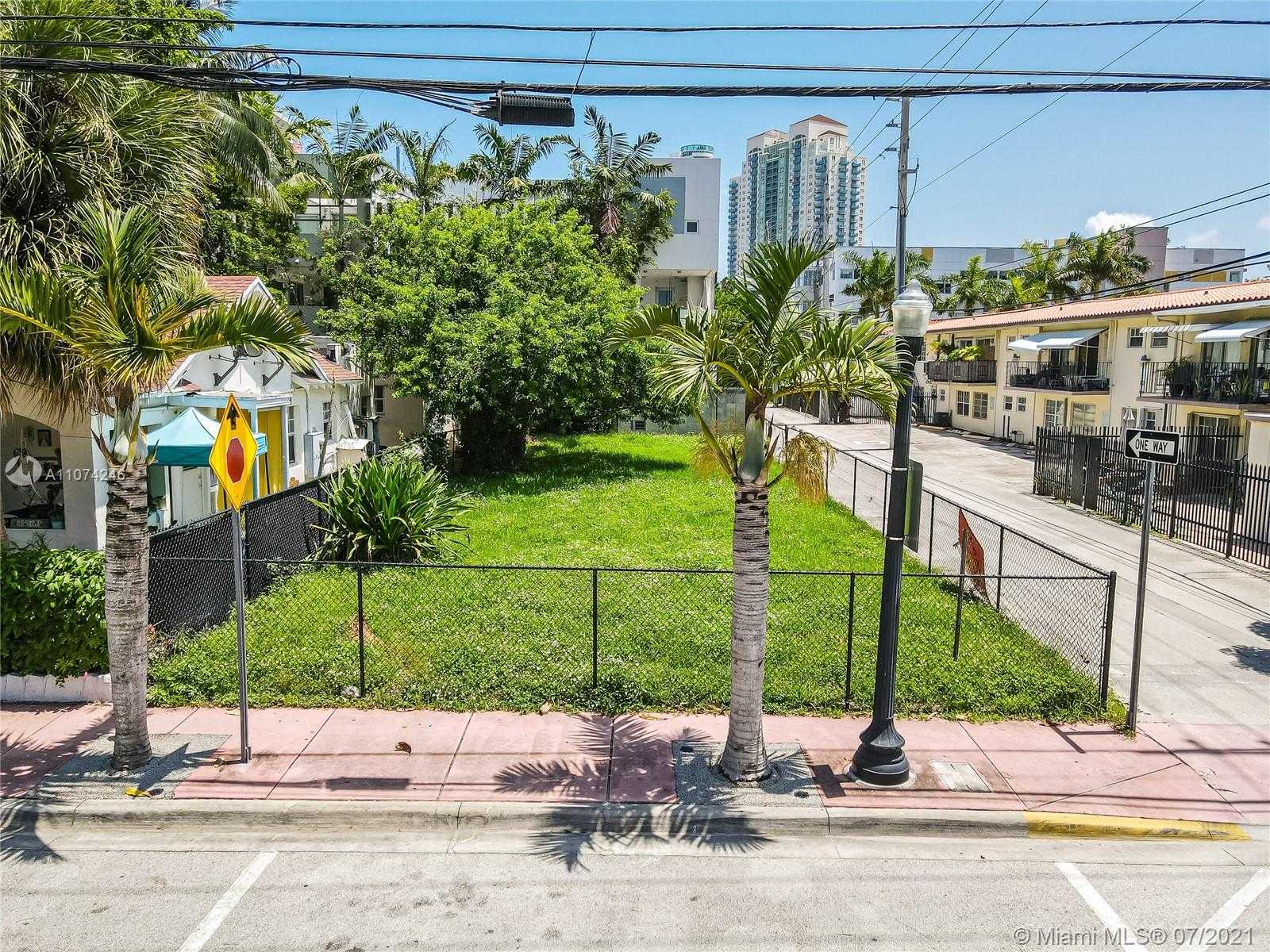 Small Image of 912 4TH ST, Miami Beach Number 2