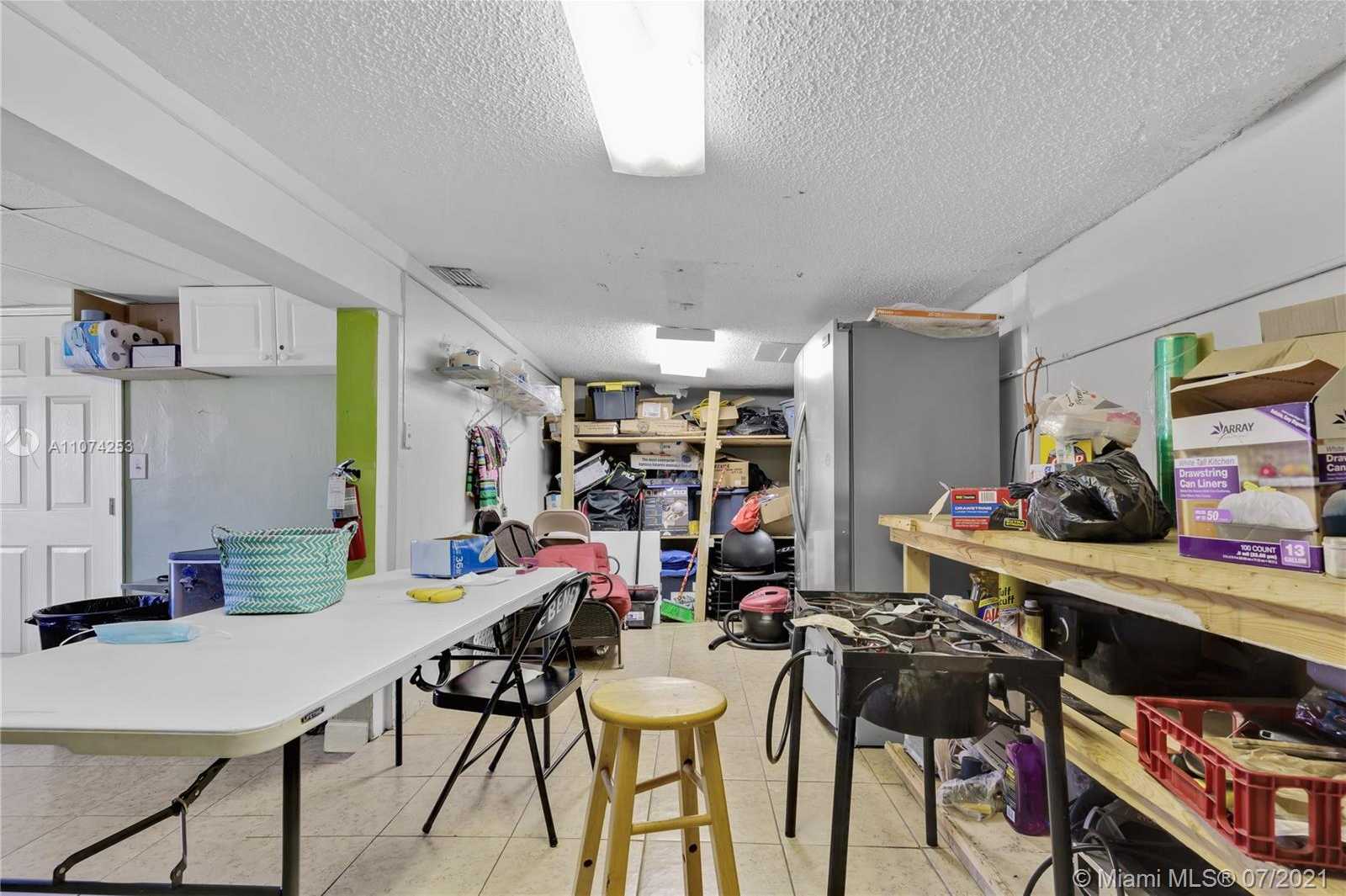 Small Image of 5806 JOHNSON ST, Hollywood Number 15