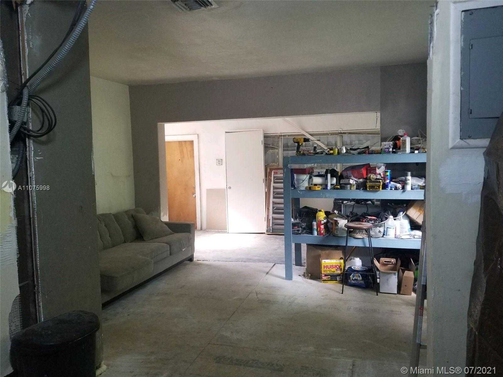 Small Image of 255 NORTH EAST 161ST ST, Miami Number 3