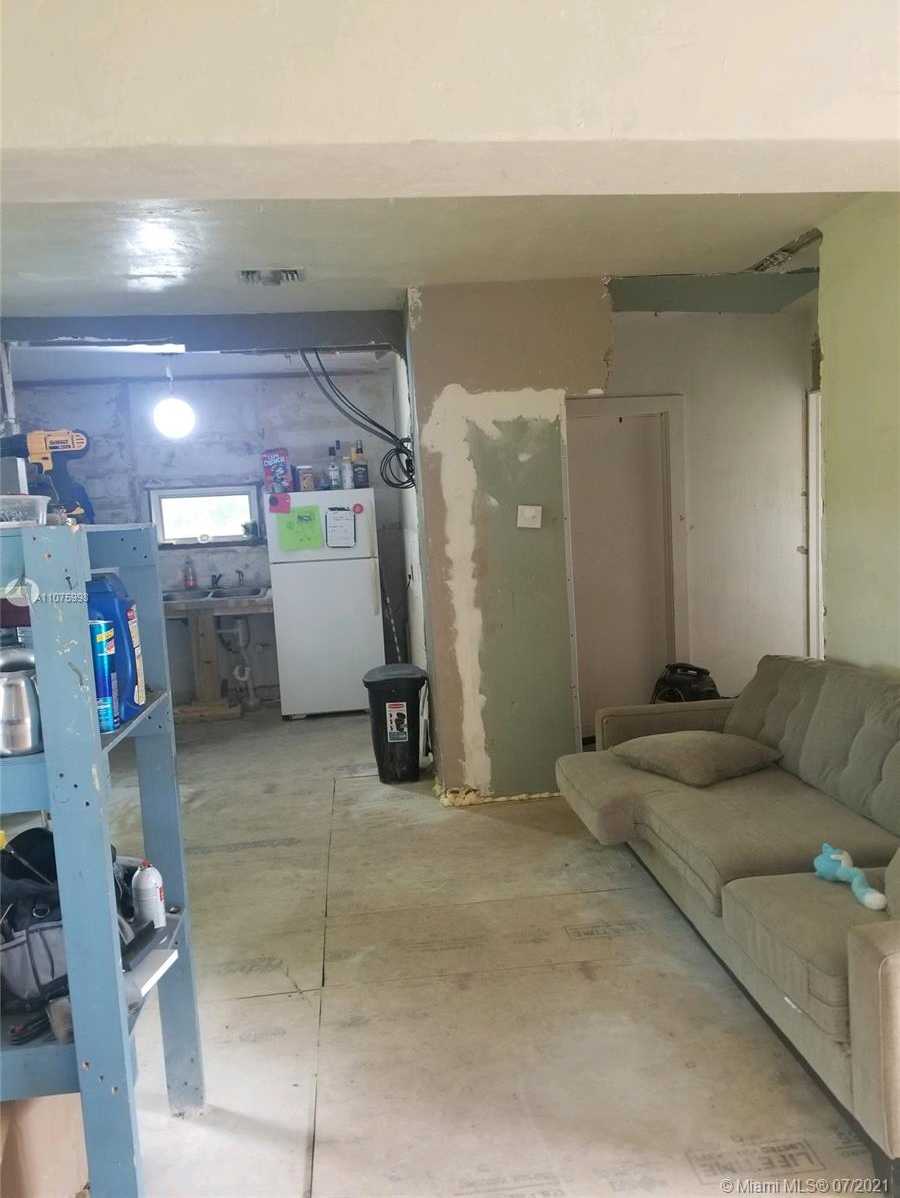 Small Image of 255 NORTH EAST 161ST ST, Miami Number 4
