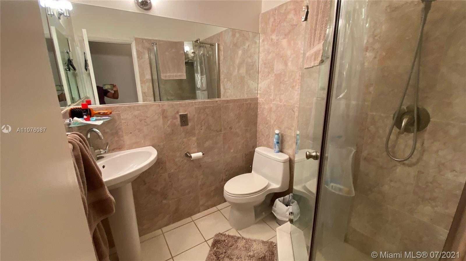 Small Image of 2133 NORTH EAST 20TH AVE, Wilton Manors Number 10