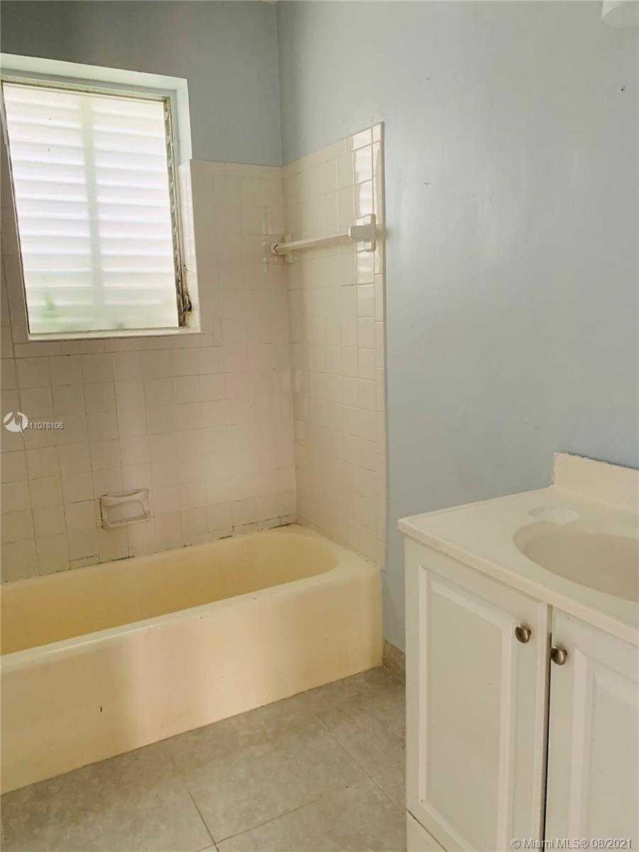Small Image of 813 NORTH EAST 2ND ST, Hallandale Beach Number 10