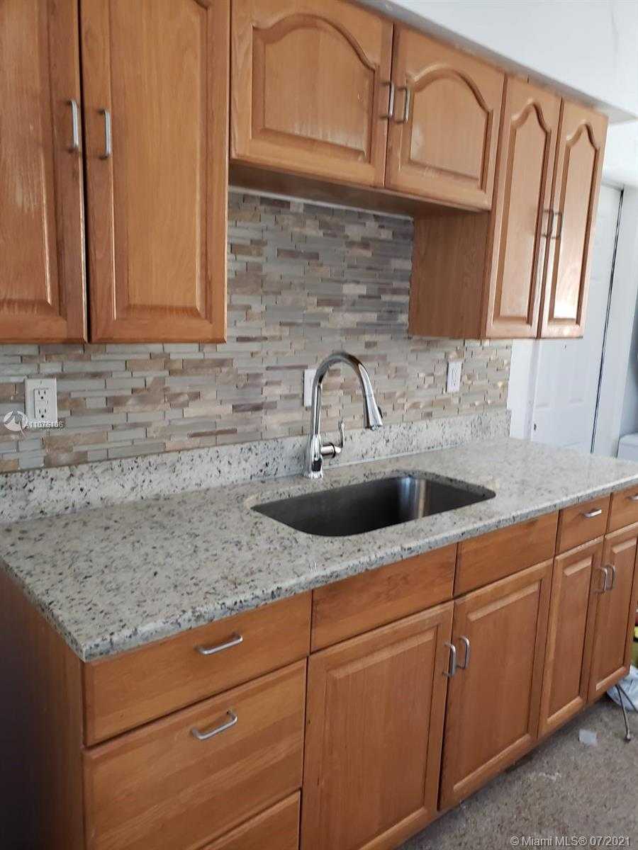 Small Image of 813 NORTH EAST 2ND ST, Hallandale Beach Number 3