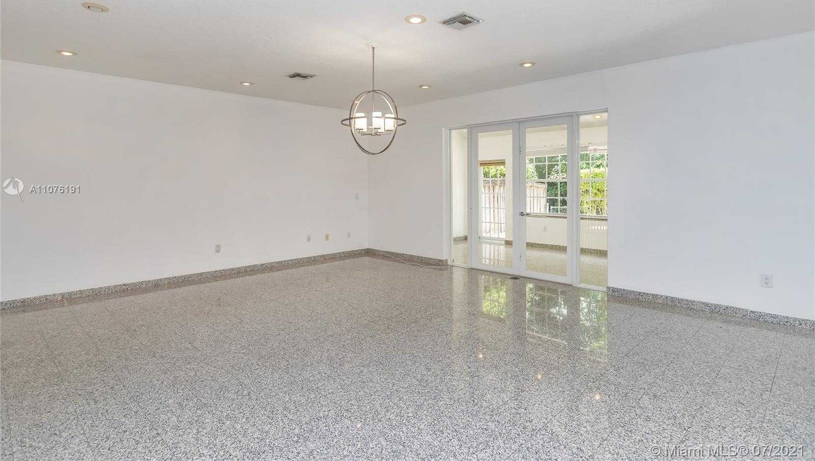 Small Image of 10405 NORTH WEST 43RD TER, Doral Number 14