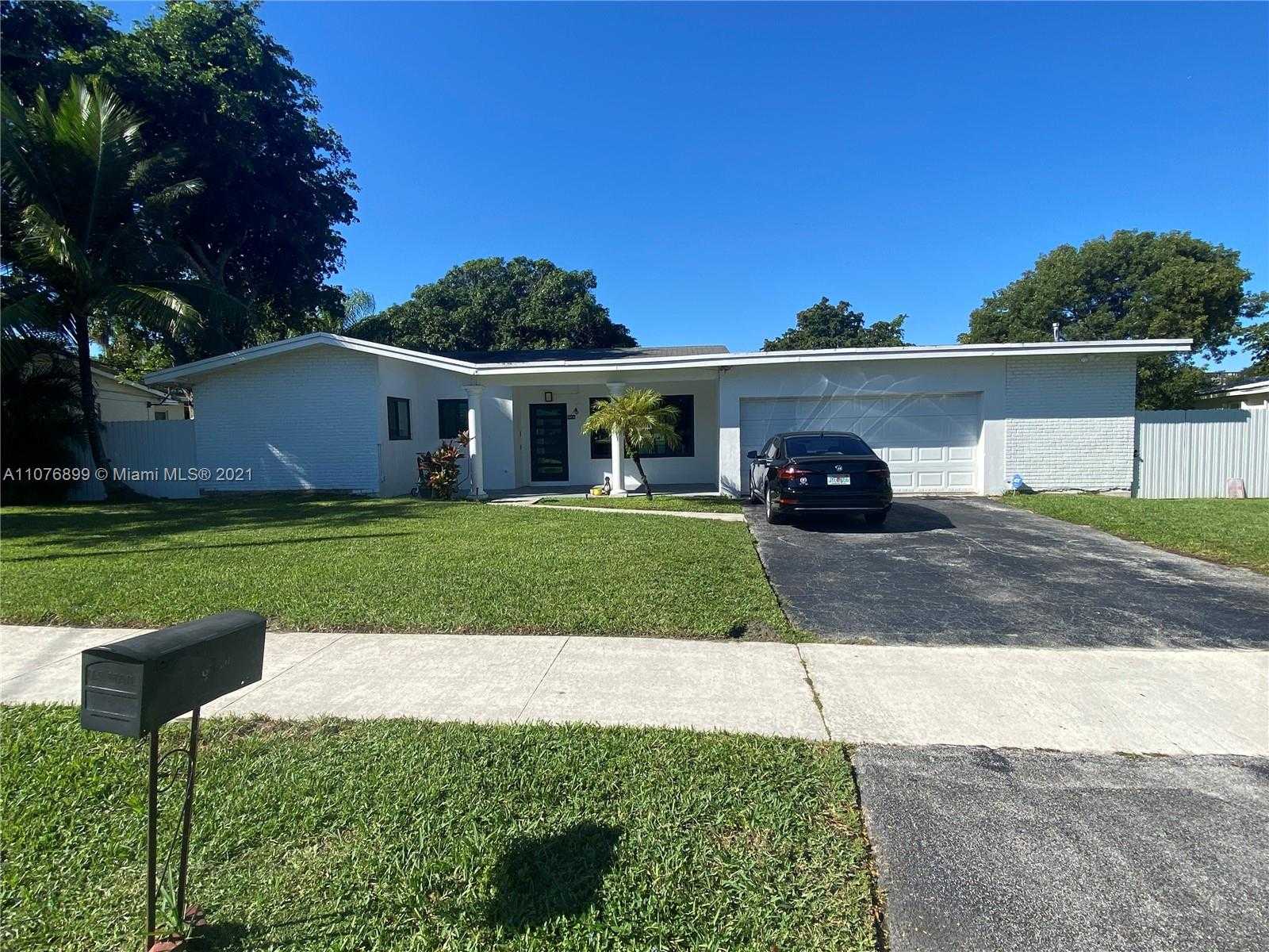 Small Image of 18730 NORTH EAST 19TH AVE, Miami Number 3