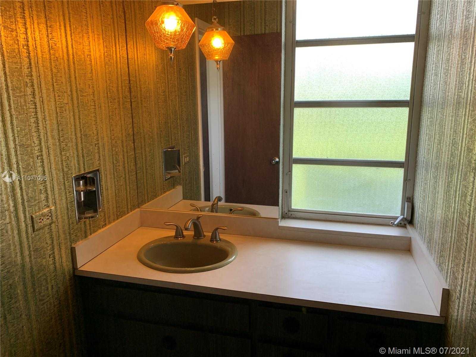 Small Image of 245 ATLANTIC AVE, Sunny Isles Beach Number 11