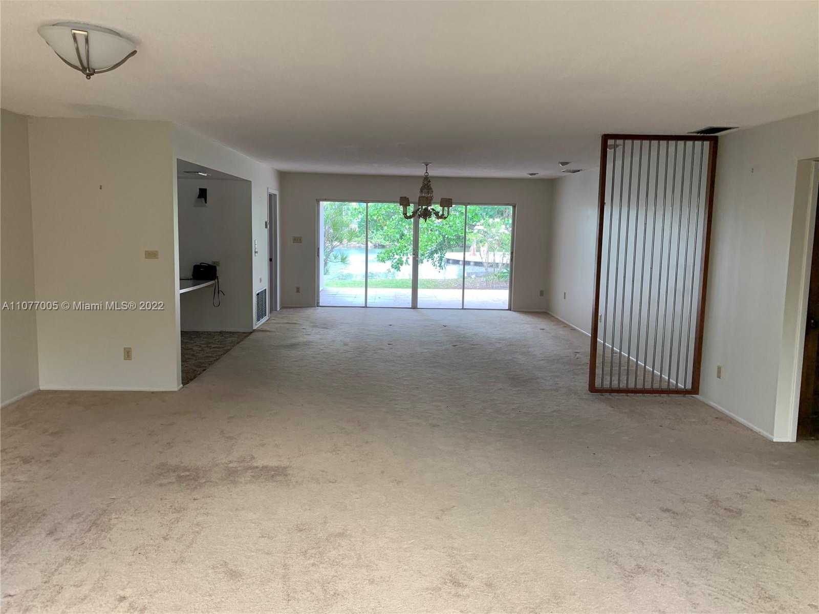 Small Image of 245 ATLANTIC AVE, Sunny Isles Beach Number 2