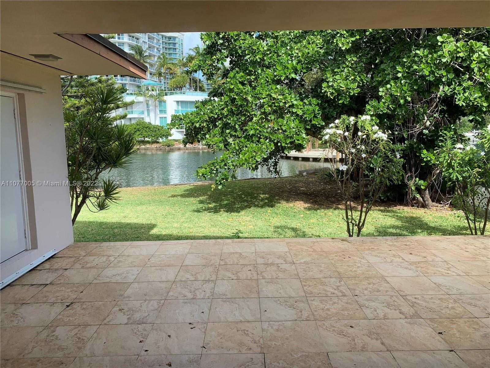 Small Image of 245 ATLANTIC AVE, Sunny Isles Beach Number 3