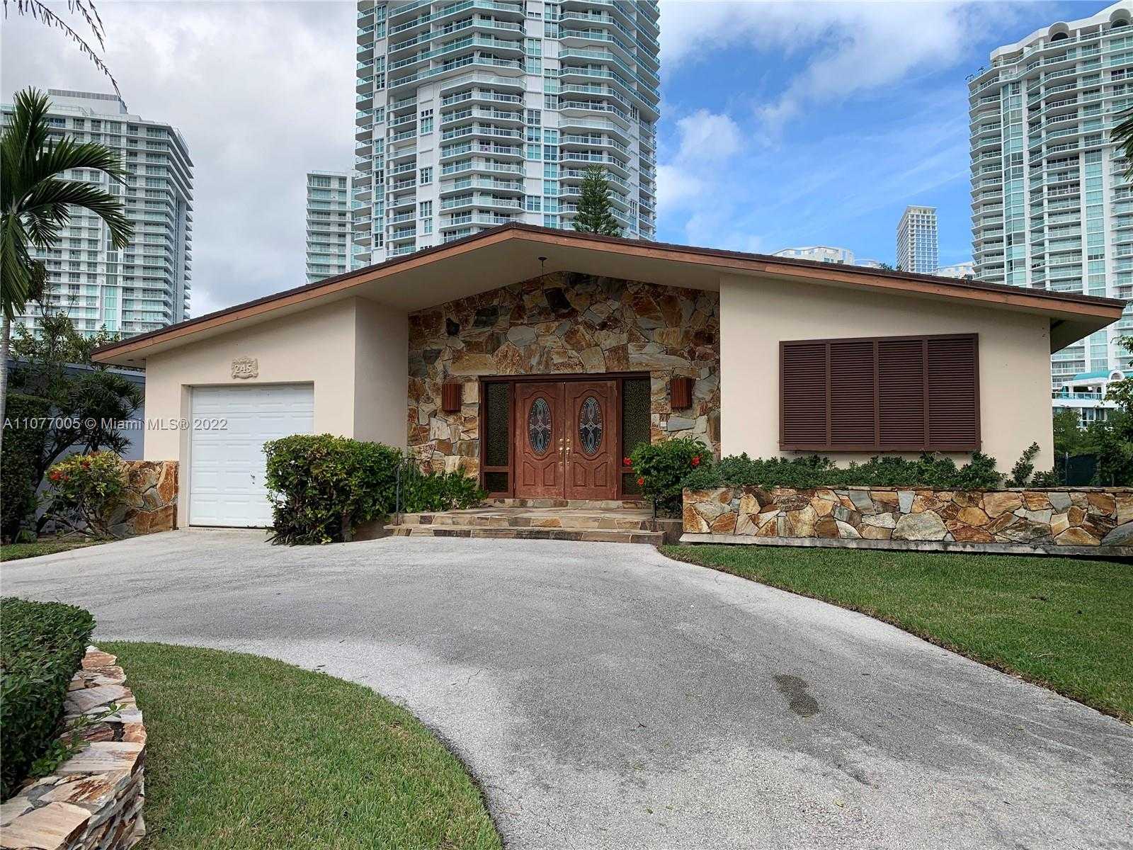 Small Image of 245 ATLANTIC AVE, Sunny Isles Beach Number 4