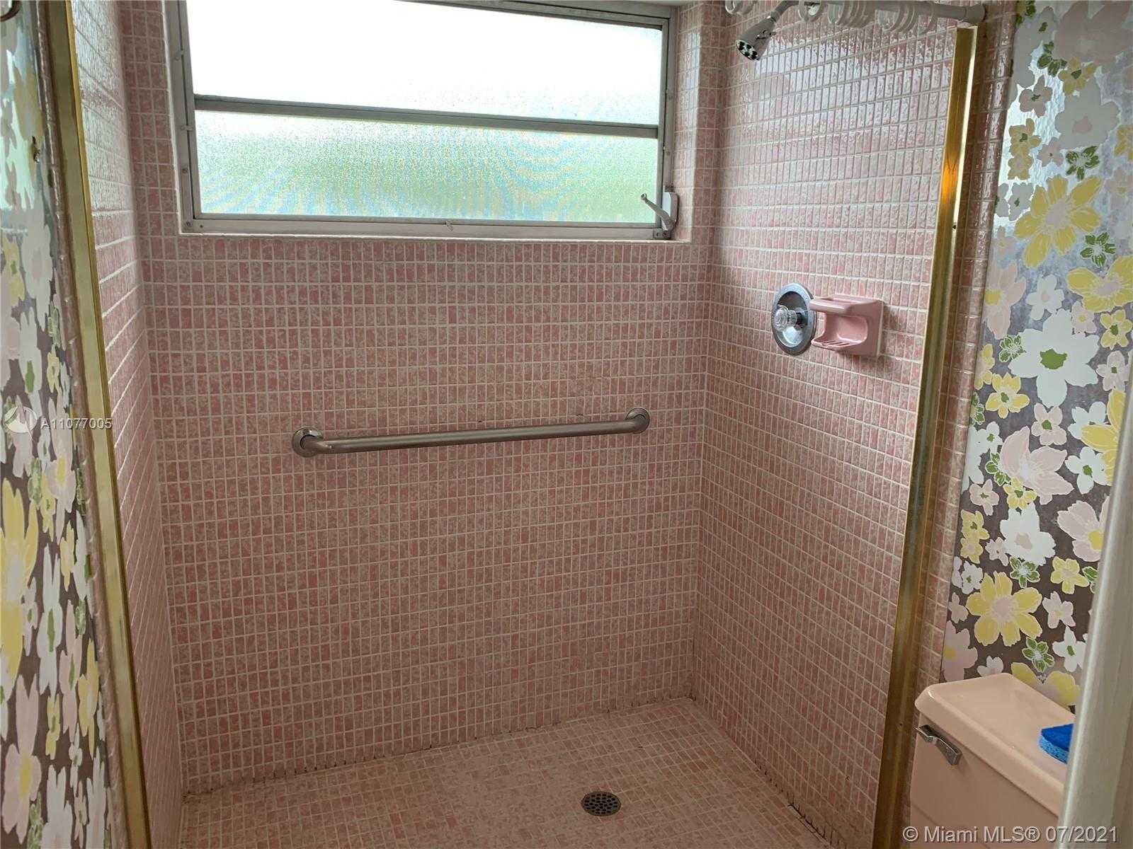 Small Image of 245 ATLANTIC AVE, Sunny Isles Beach Number 7