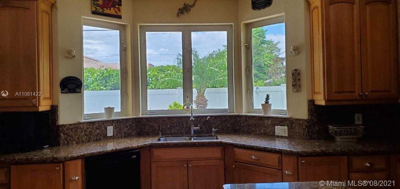 Small Image of 3250 AQUA VISTA DR, Pompano Beach Number 10