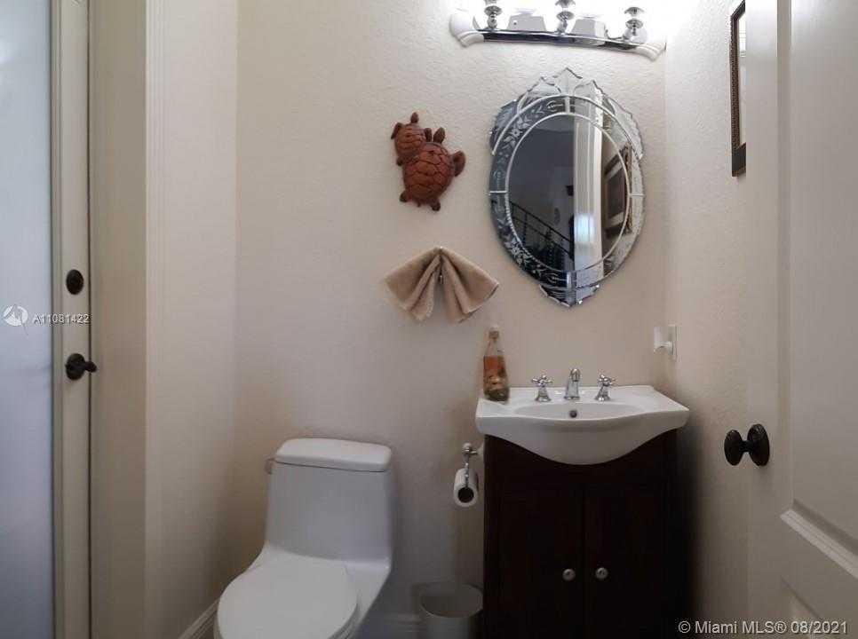 Small Image of 3250 AQUA VISTA DR, Pompano Beach Number 17
