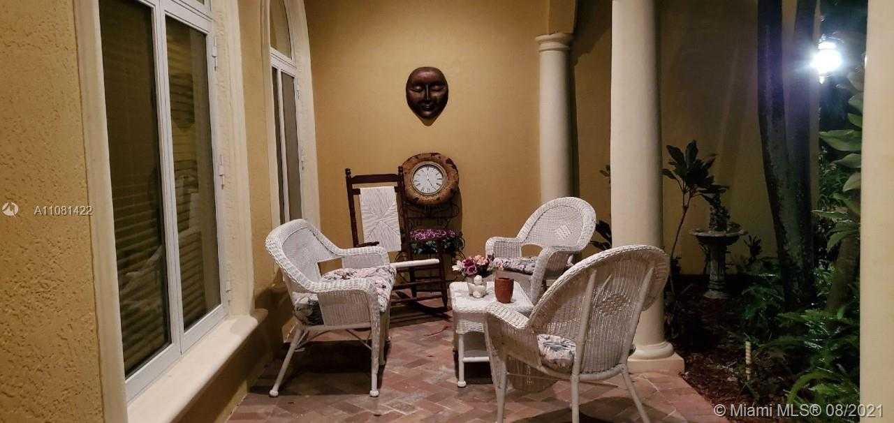 Small Image of 3250 AQUA VISTA DR, Pompano Beach Number 3