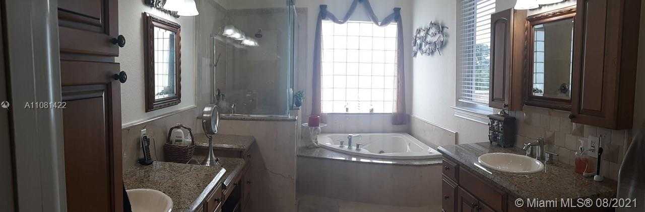 Small Image of 3250 AQUA VISTA DR, Pompano Beach Number 33