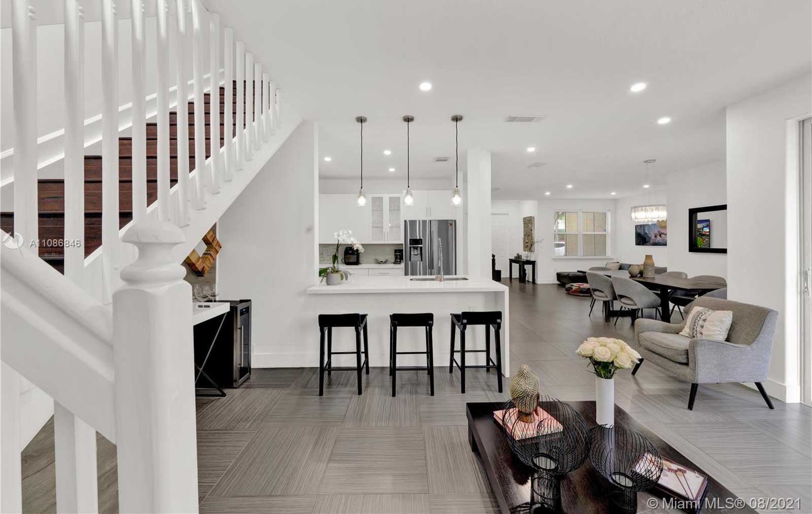 Small Image of 4869 NORTH WEST 108TH PL, Doral Number 12