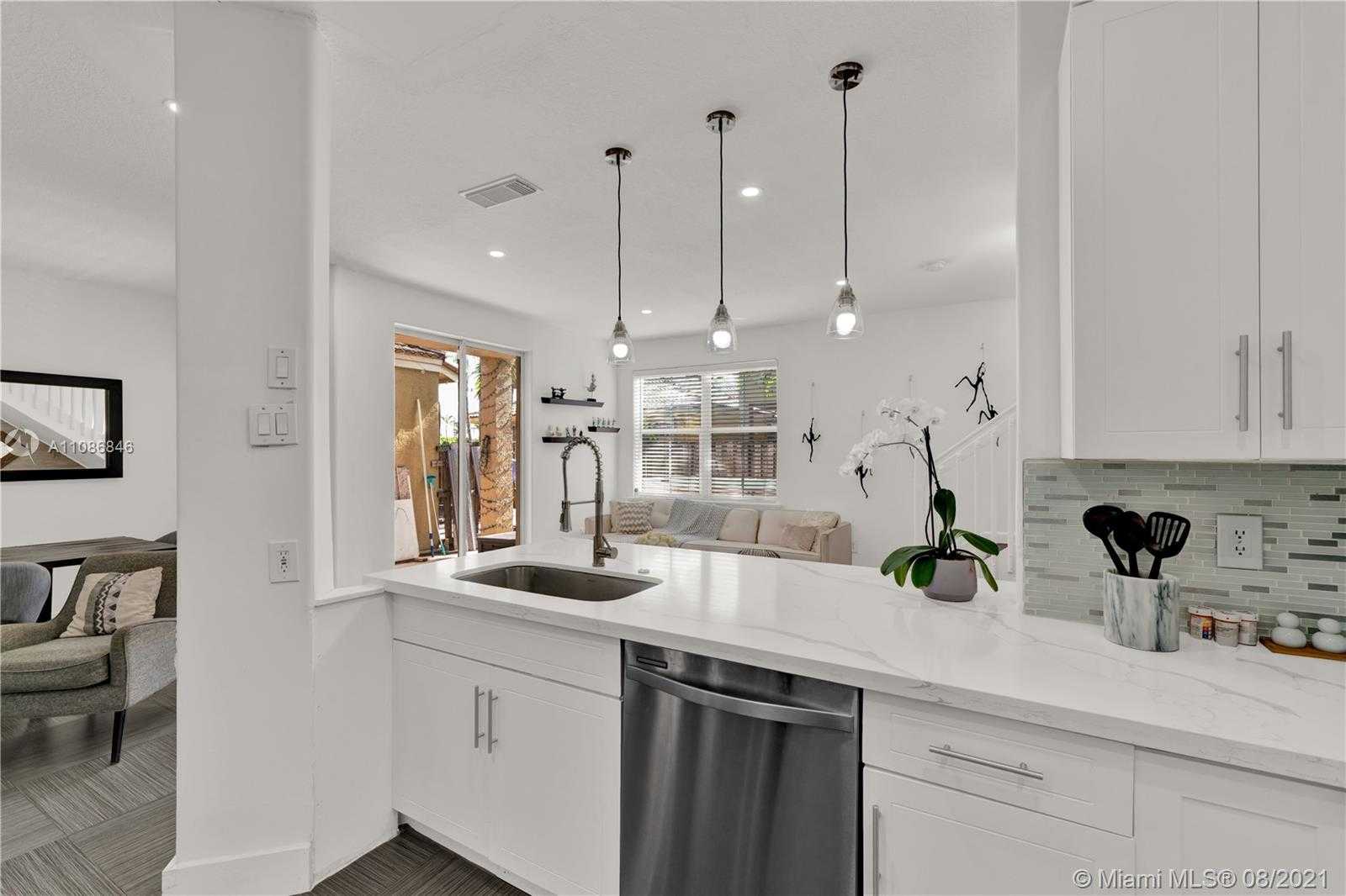 Small Image of 4869 NORTH WEST 108TH PL, Doral Number 13