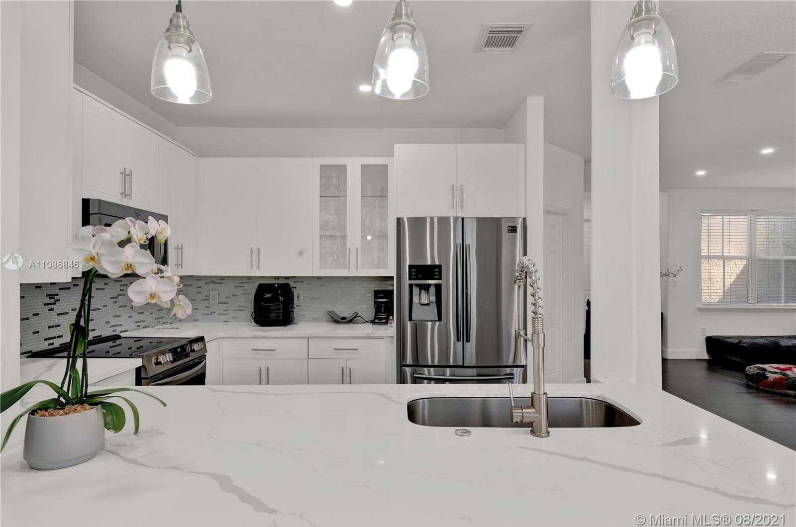 Small Image of 4869 NORTH WEST 108TH PL, Doral Number 14