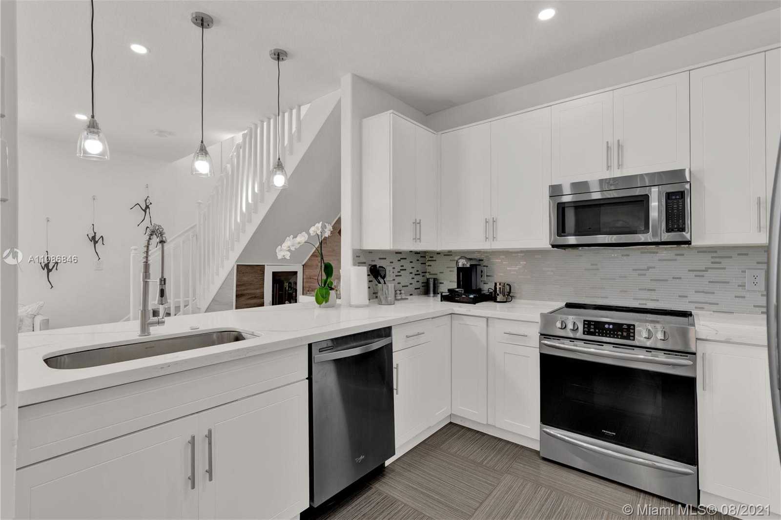 Small Image of 4869 NORTH WEST 108TH PL, Doral Number 16