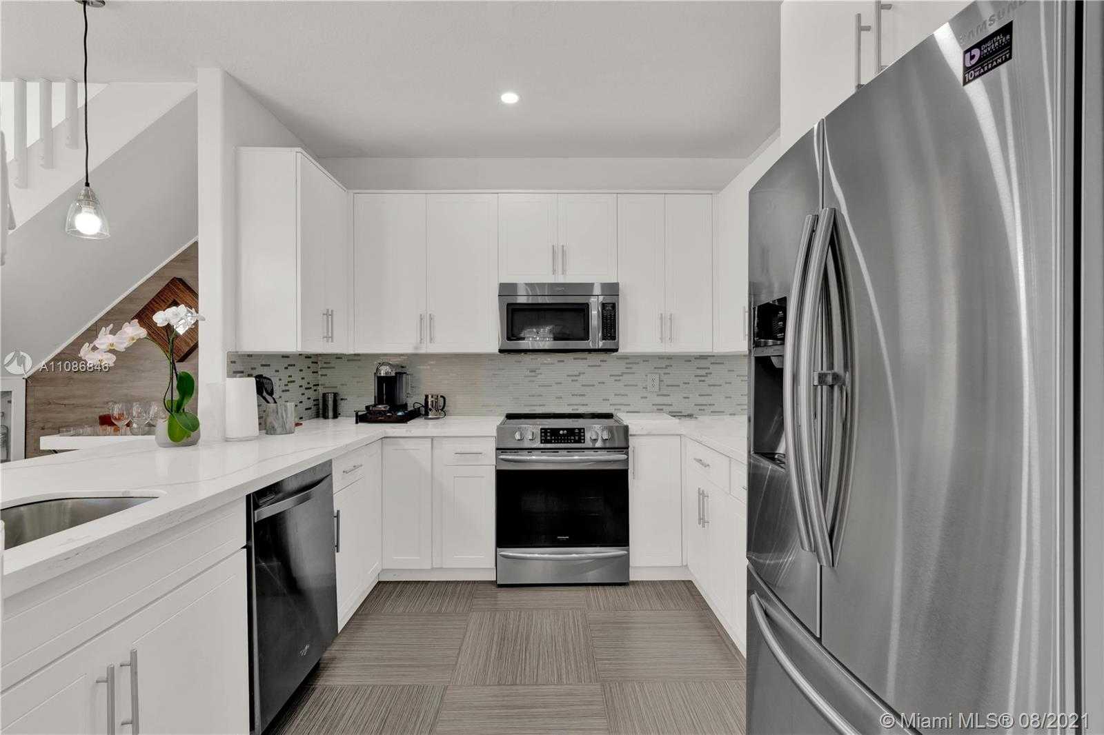 Small Image of 4869 NORTH WEST 108TH PL, Doral Number 17
