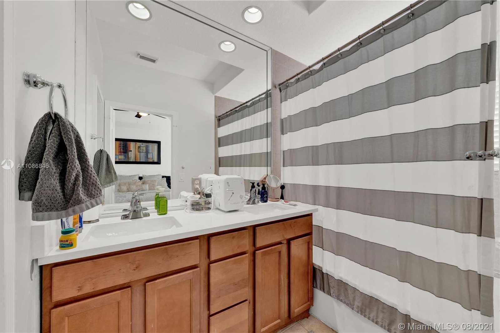 Small Image of 4869 NORTH WEST 108TH PL, Doral Number 22