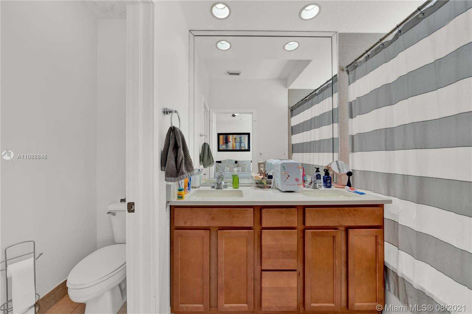 Small Image of 4869 NORTH WEST 108TH PL, Doral Number 23