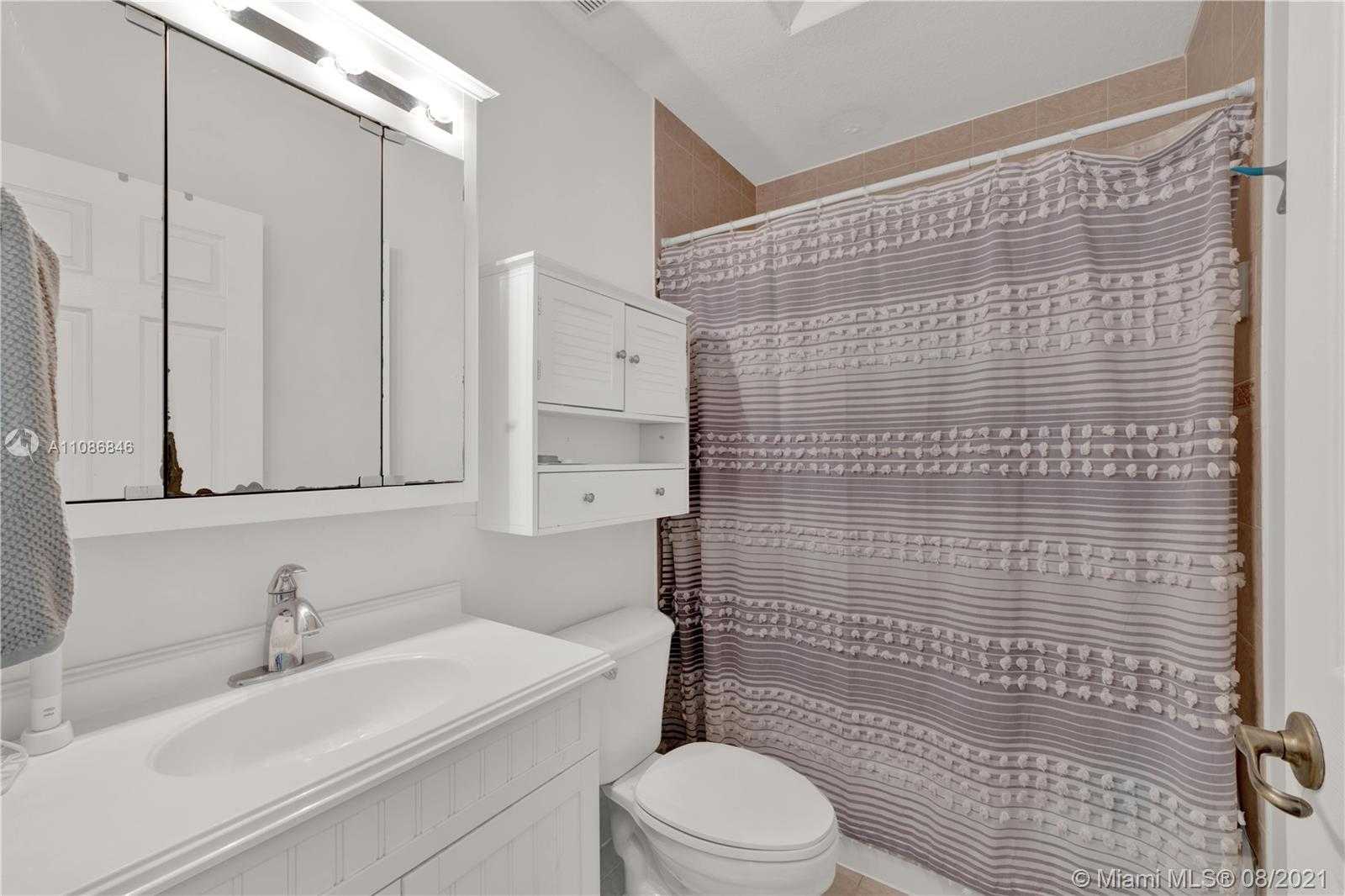 Small Image of 4869 NORTH WEST 108TH PL, Doral Number 26