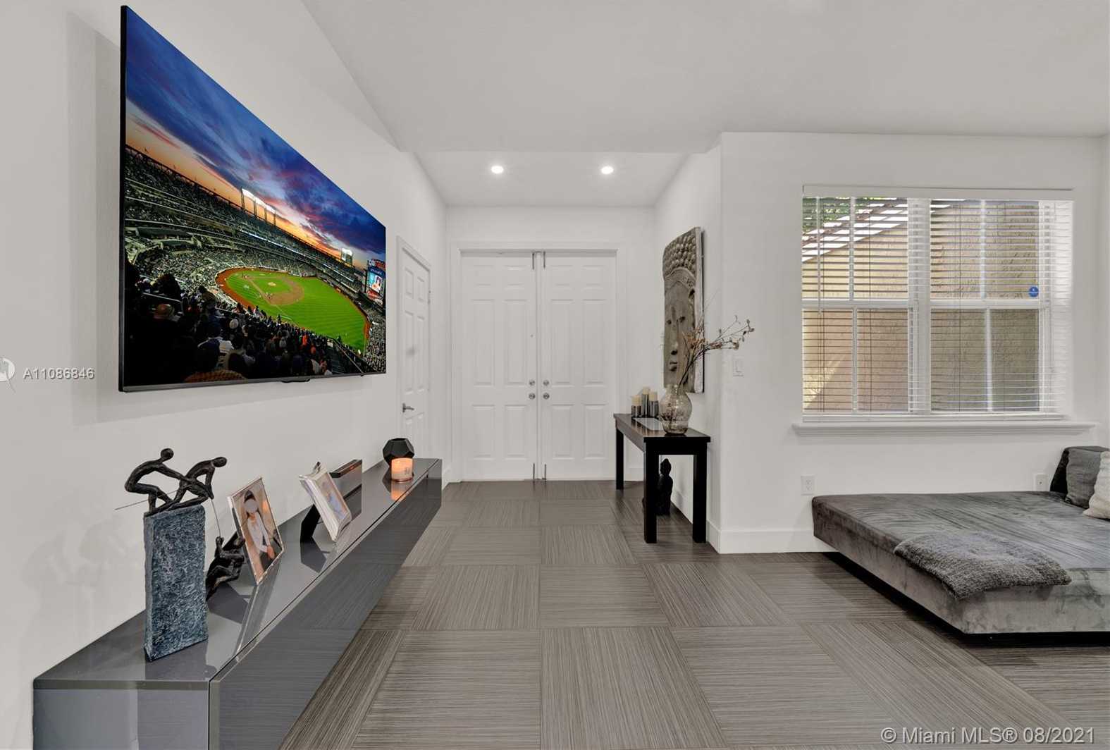 Small Image of 4869 NORTH WEST 108TH PL, Doral Number 8