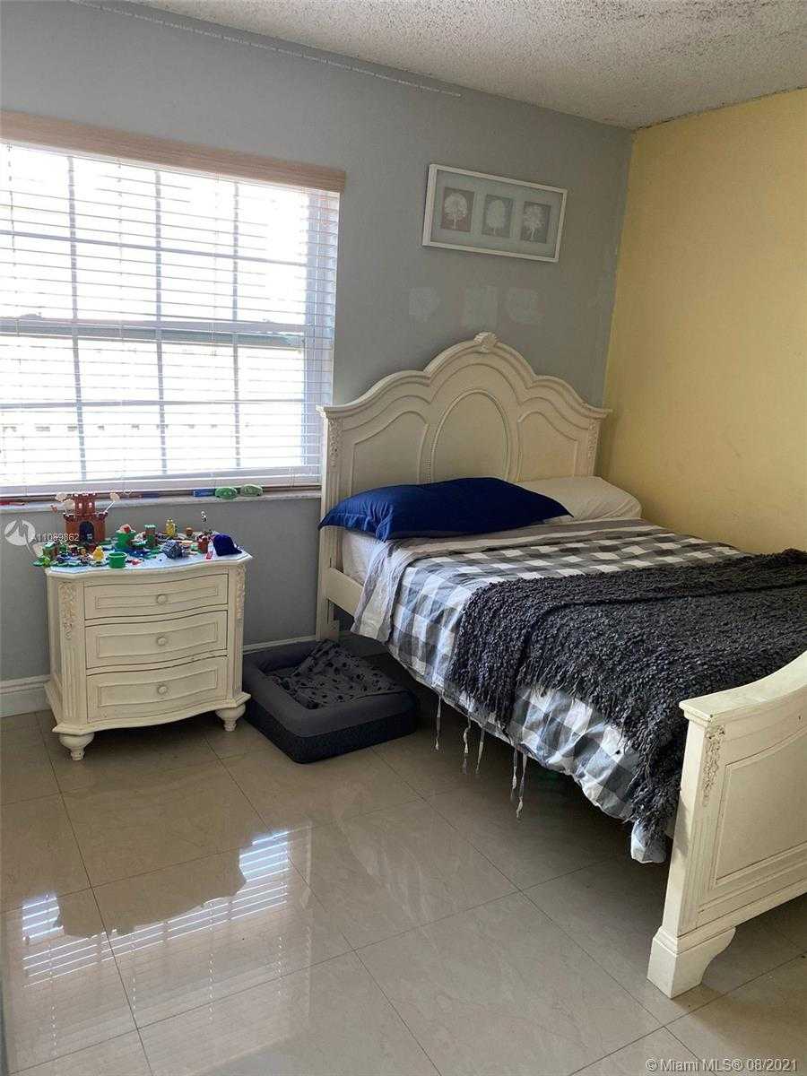 Small Image of 9800 NORTH WEST 51ST LN, Doral Number 12