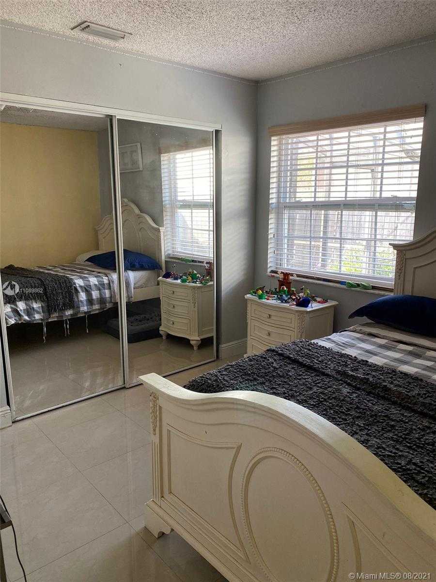 Small Image of 9800 NORTH WEST 51ST LN, Doral Number 13