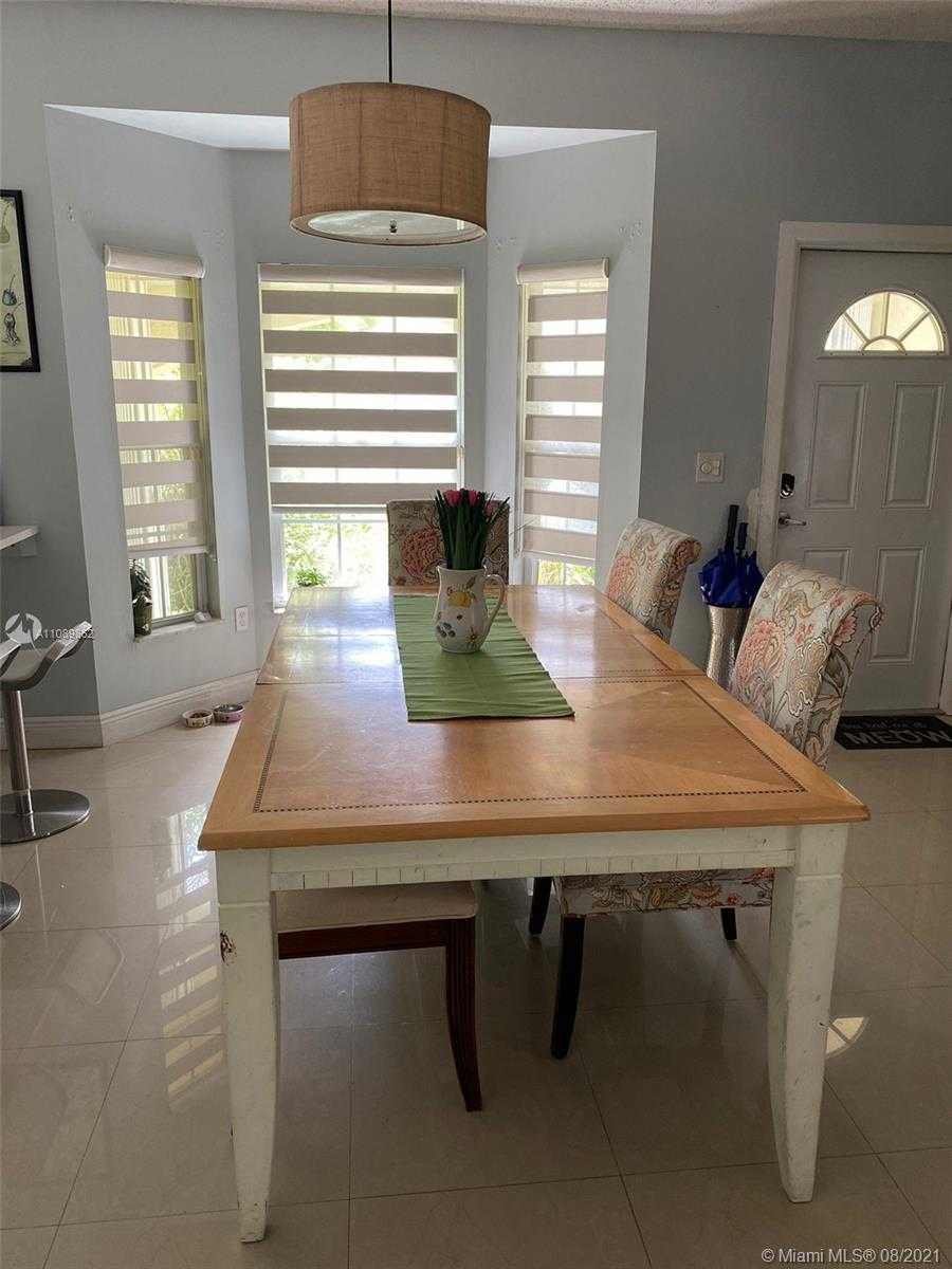 Small Image of 9800 NORTH WEST 51ST LN, Doral Number 5