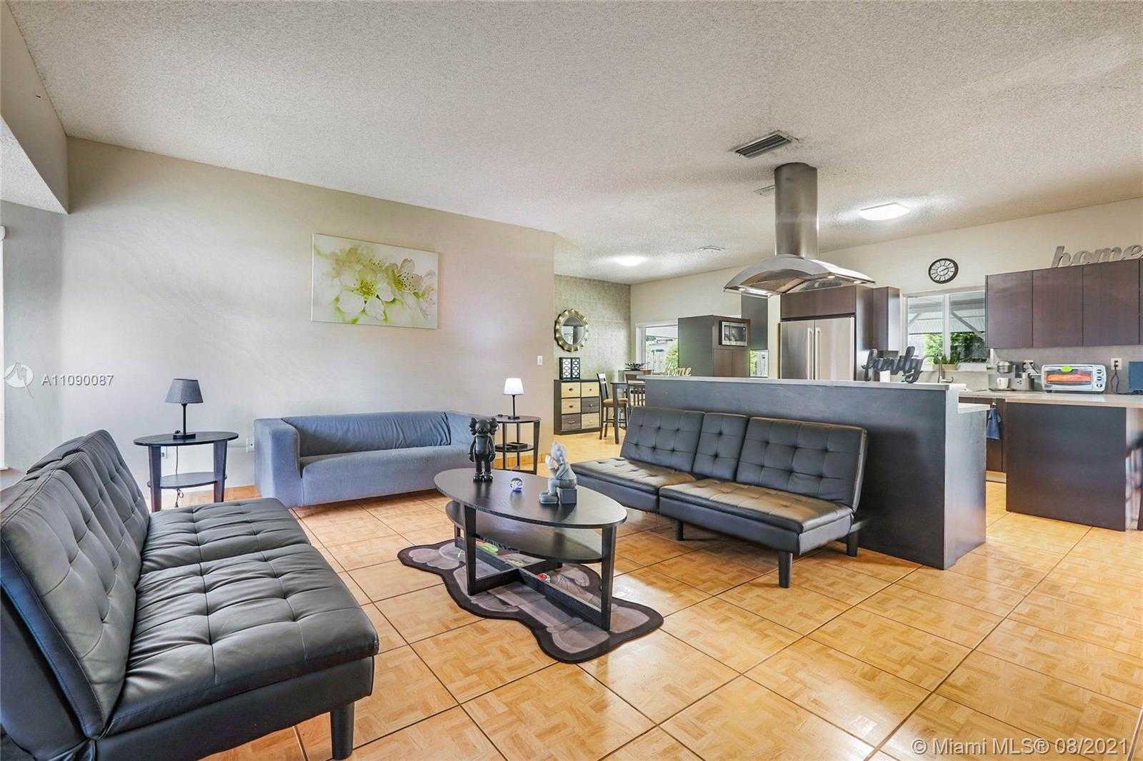 Small Image of 5756 NORTH WEST 97TH PL, Doral Number 2