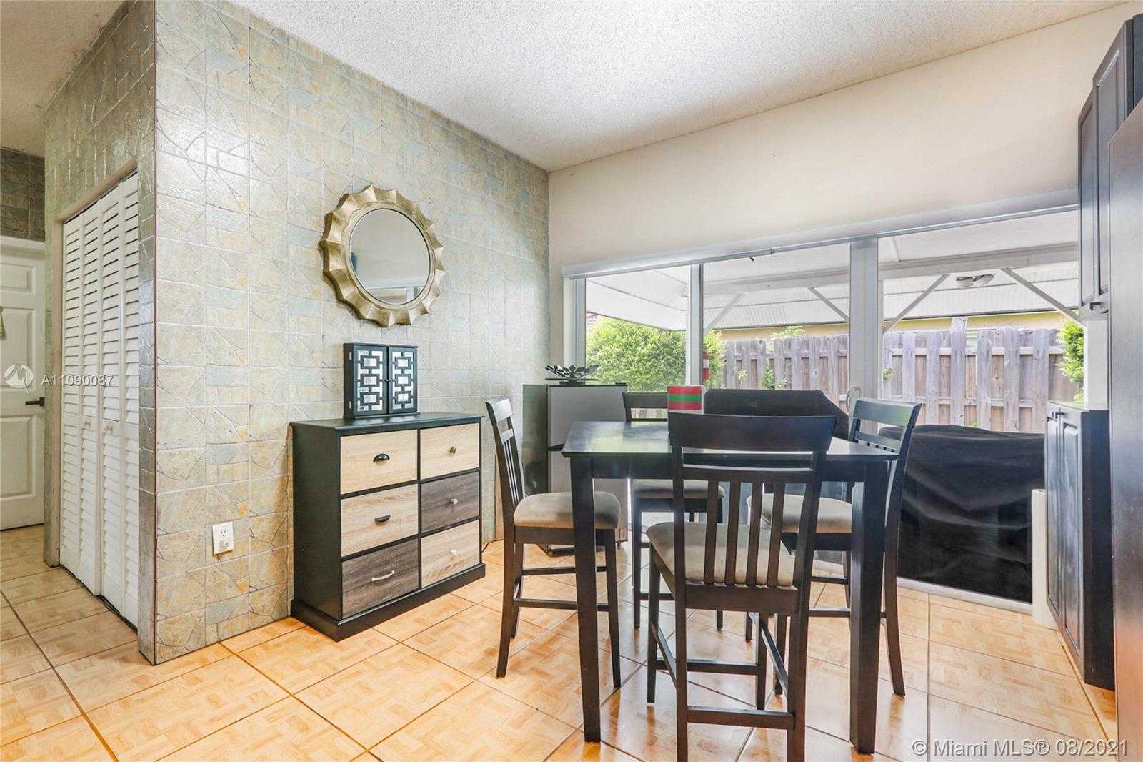 Small Image of 5756 NORTH WEST 97TH PL, Doral Number 4