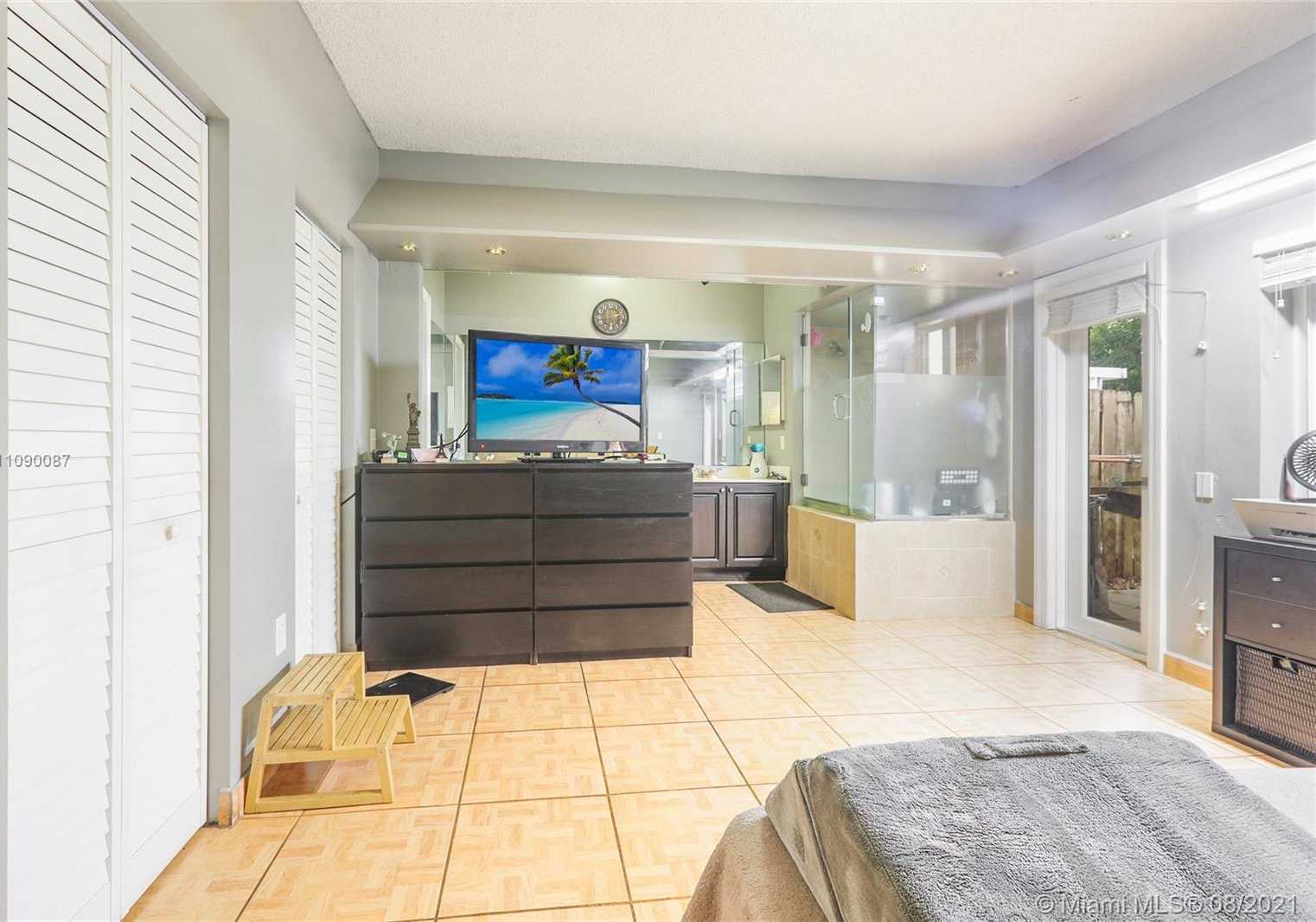 Small Image of 5756 NORTH WEST 97TH PL, Doral Number 5