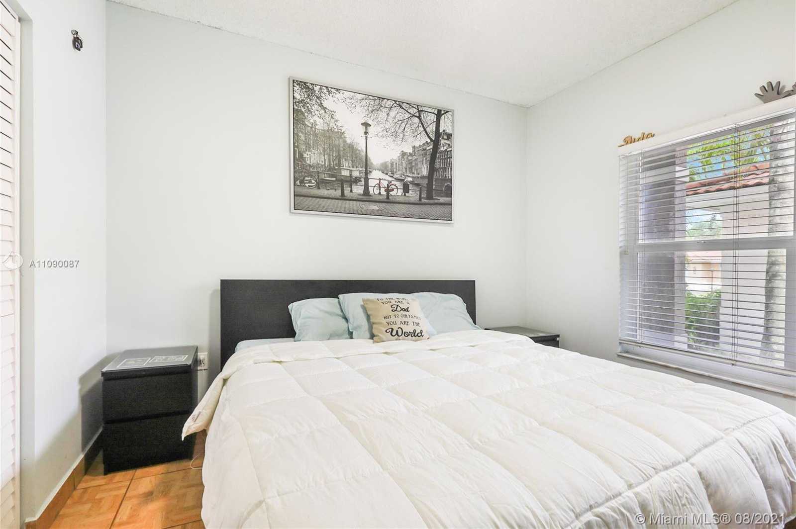 Small Image of 5756 NORTH WEST 97TH PL, Doral Number 7