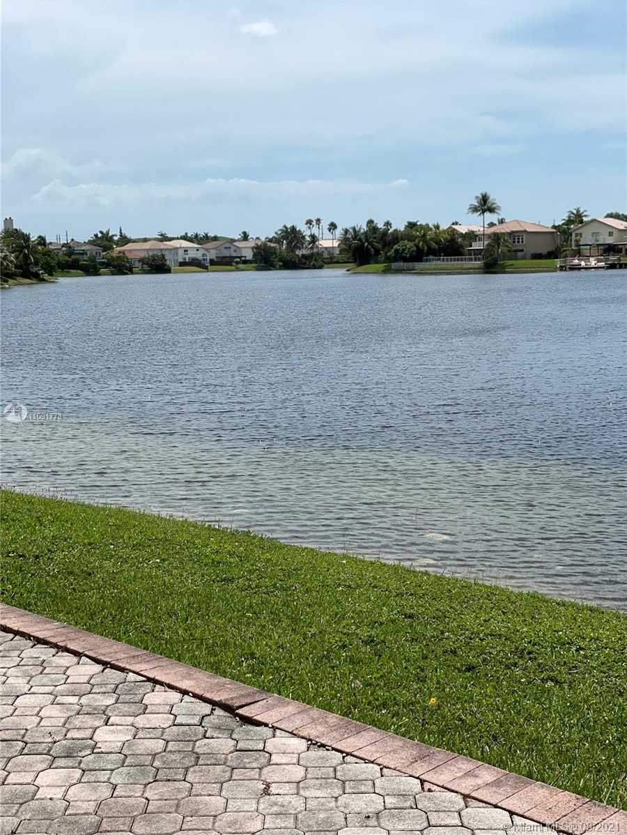 Small Image of 11144 NORTH WEST 73RD ST, Doral Number 2