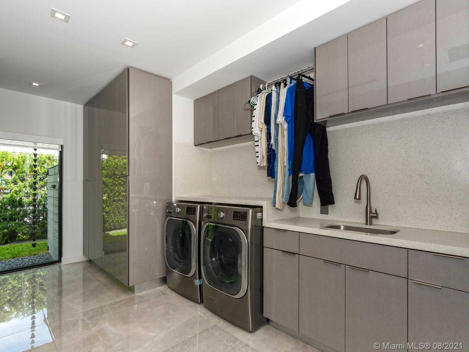 Small Image of 9474 NORTH WEST 54TH DORAL CIRCLE LN, Doral Number 14