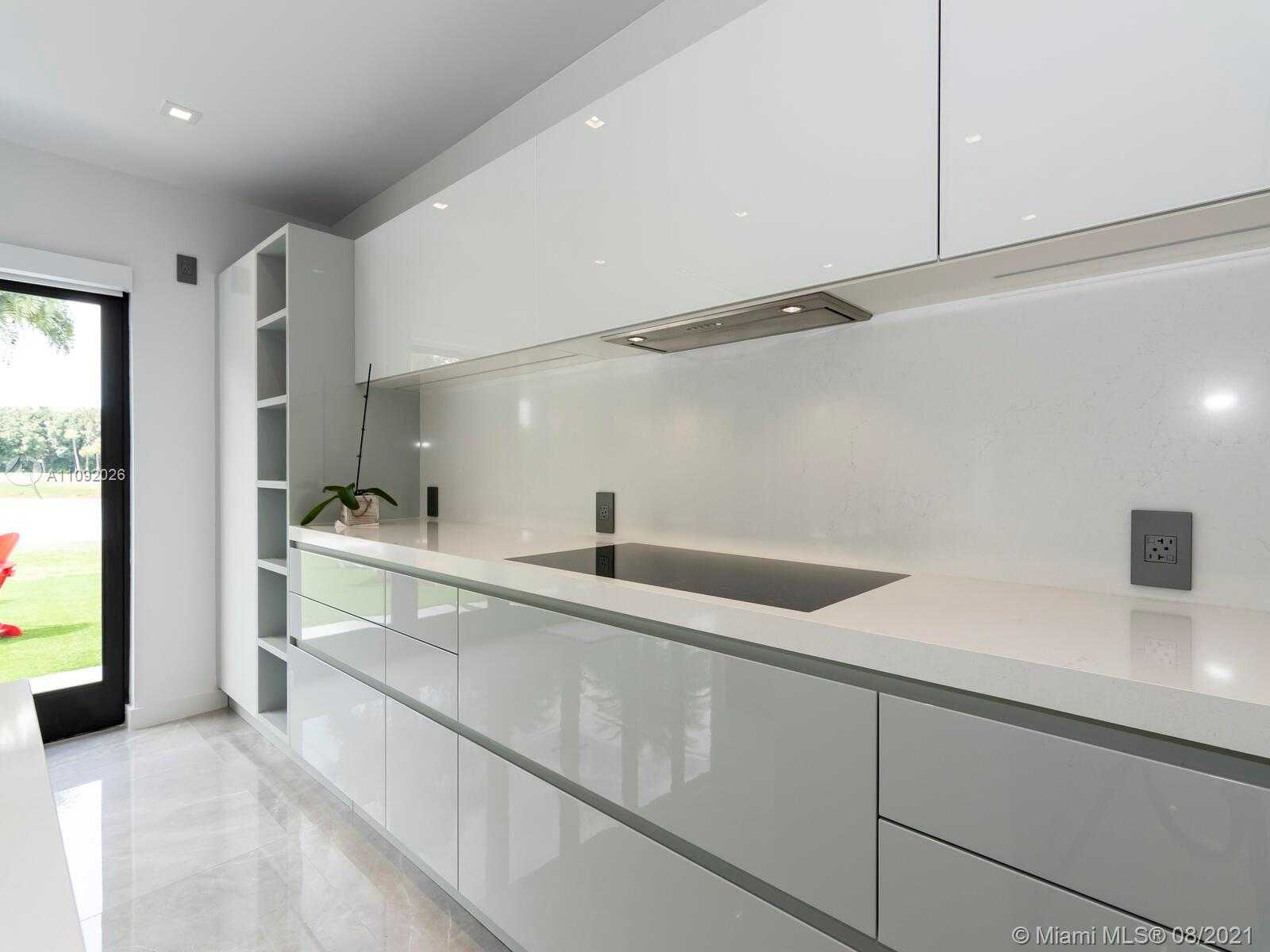 Small Image of 9474 NORTH WEST 54TH DORAL CIRCLE LN, Doral Number 17