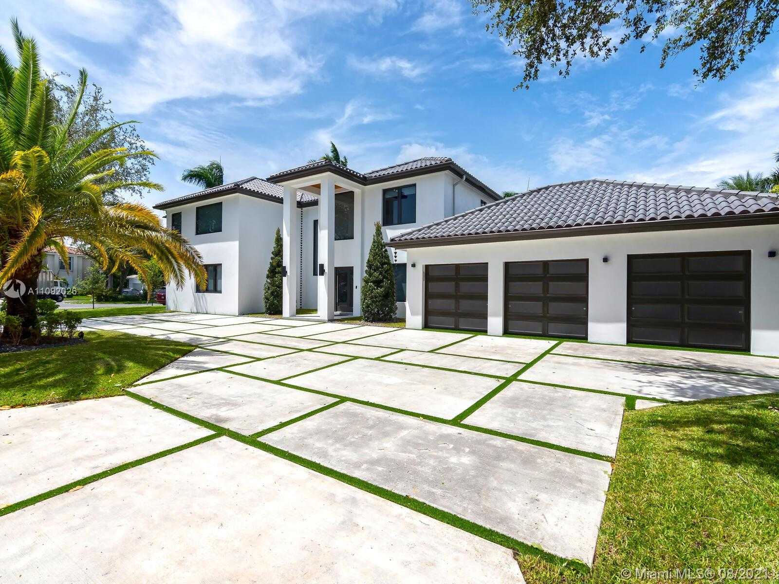 Small Image of 9474 NORTH WEST 54TH DORAL CIRCLE LN, Doral Number 2